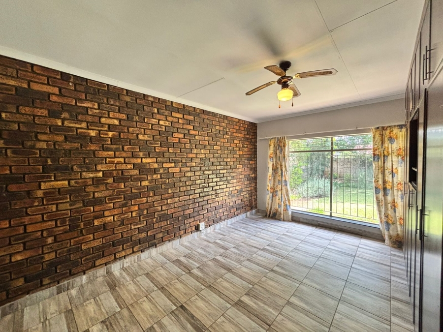 4 Bedroom Property for Sale in La Hoff North West